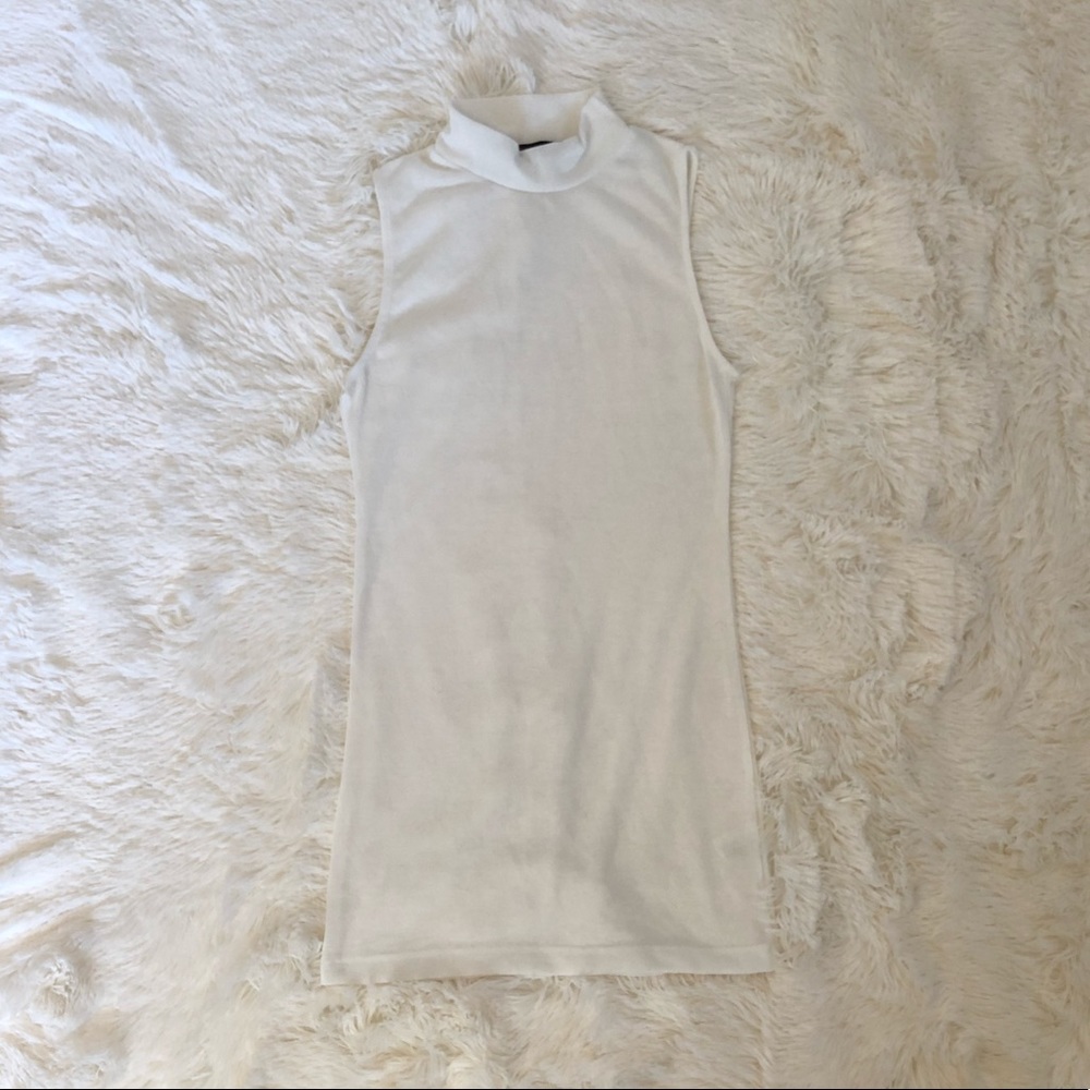 Mock neck sleeveless shirt